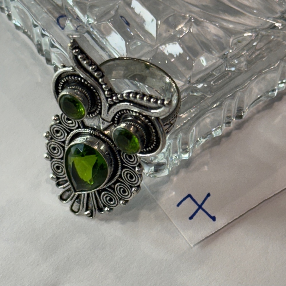 🆕 “Wise Glow: Artisan Peridot Owl Ring in Sterling Silver” Size 7 🆕 - Picture 7 of 16